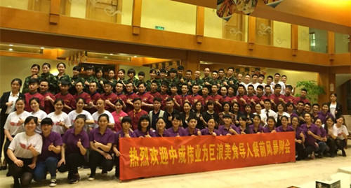 �人������ʳ�ɹ������г�ΰҵ����ǰ�籩�������Ŷ�PKģʽ��