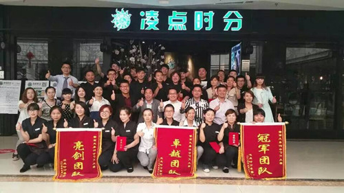 ���ʱ�ֲ����ɹ������г�ΰҵ����ǰ�籩�������ŶӣУ�ģʽ���Ƶ���ѵ�γ�