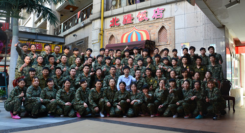 ���˱�������ɹ������г�ΰҵ����ǰ�籩�������ŶӣУ�ģʽ���Ƶ���ѵ�γ�